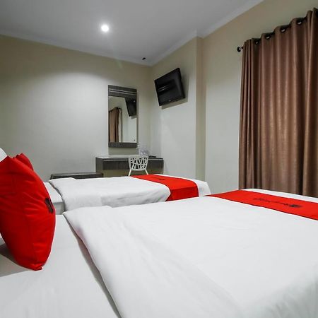 Reddoorz Plus Syariah @ Jalan Sriwijaya Медан Экстерьер фото