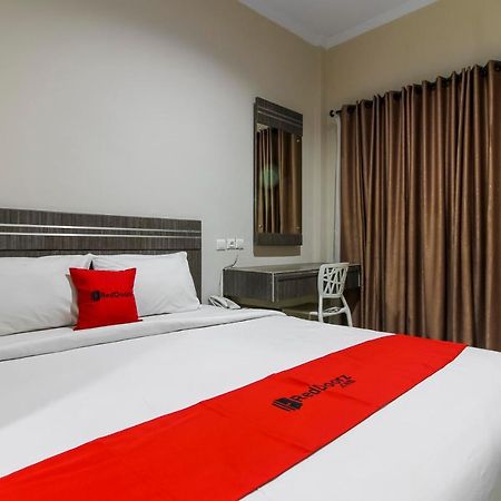 Reddoorz Plus Syariah @ Jalan Sriwijaya Медан Экстерьер фото