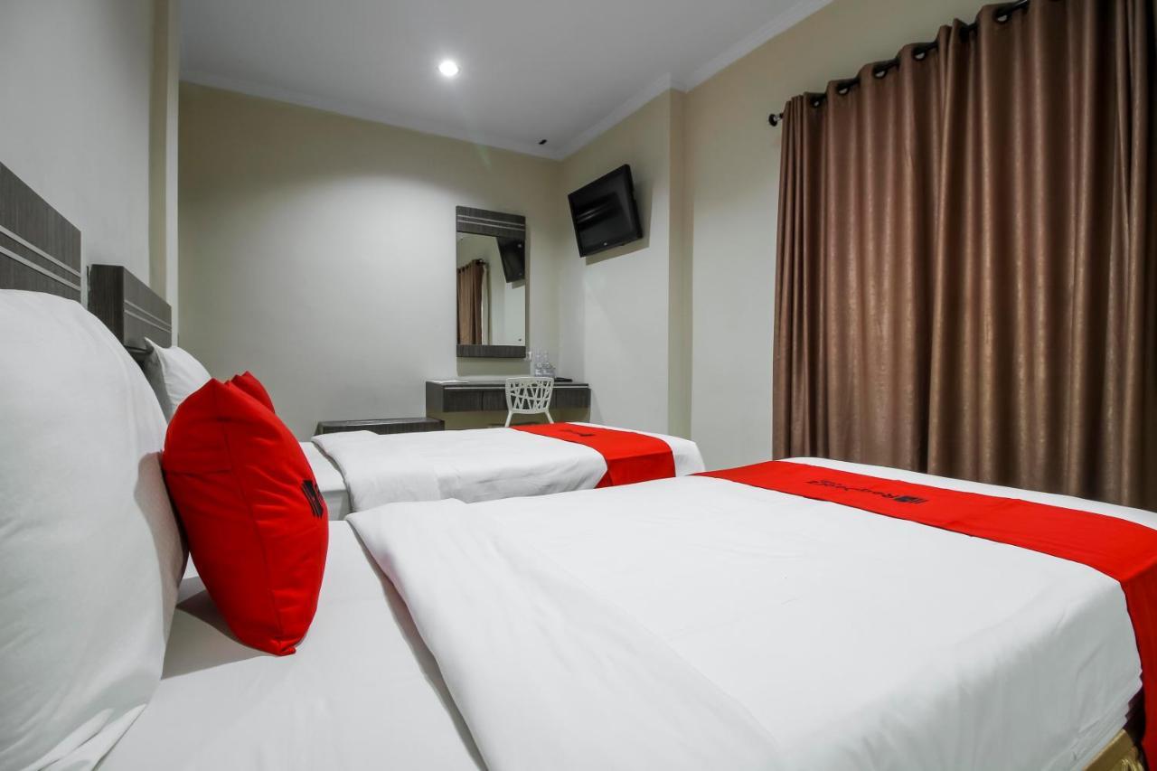 Reddoorz Plus Syariah @ Jalan Sriwijaya Медан Экстерьер фото