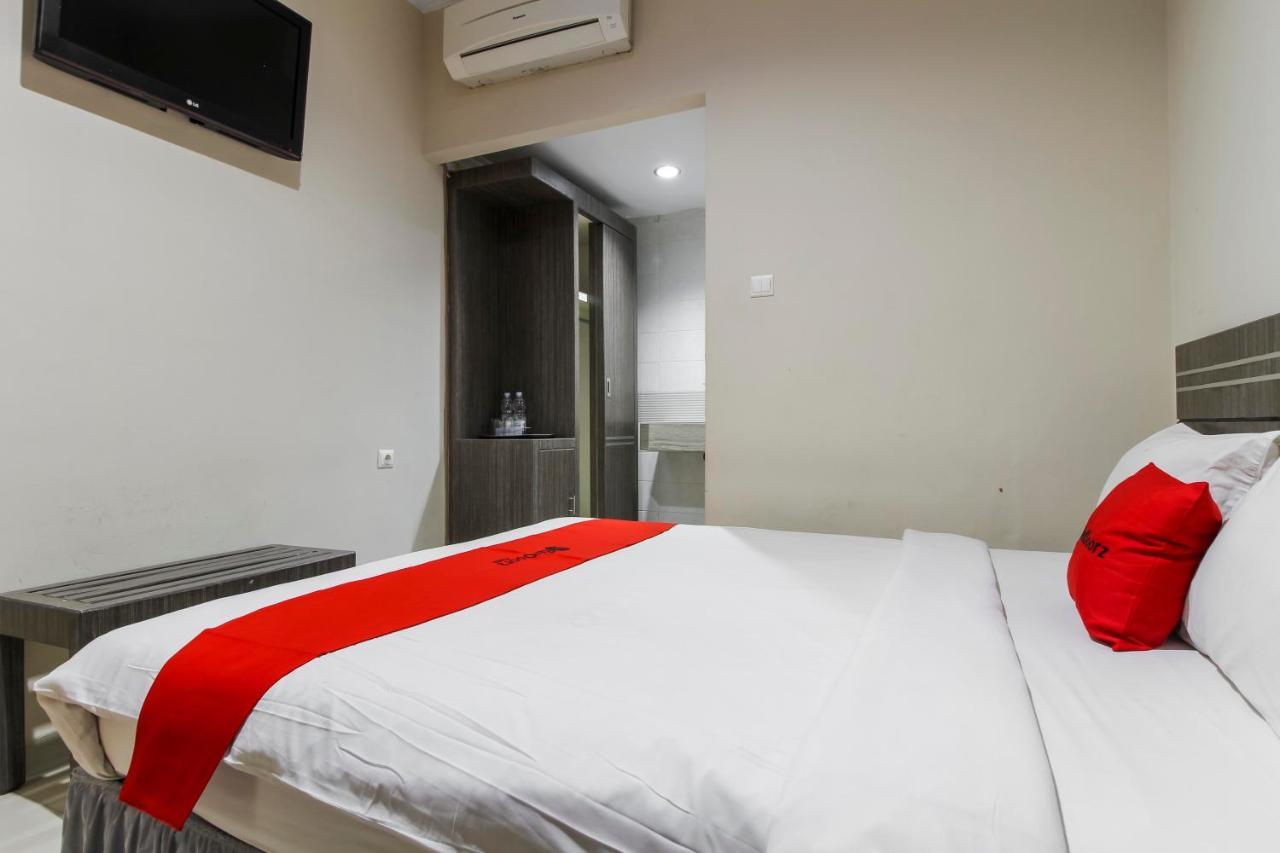 Reddoorz Plus Syariah @ Jalan Sriwijaya Медан Экстерьер фото