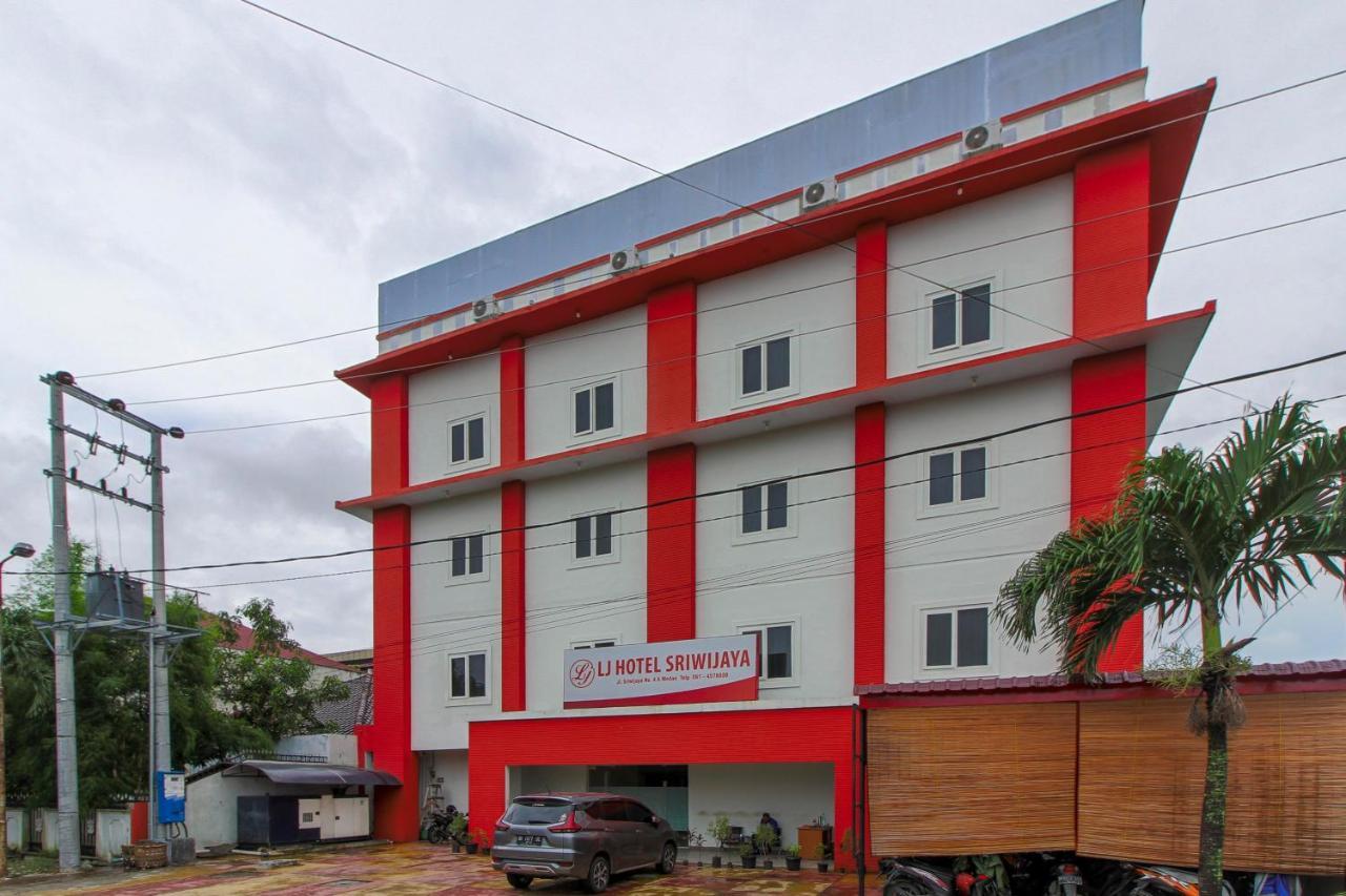 Reddoorz Plus Syariah @ Jalan Sriwijaya Медан Экстерьер фото