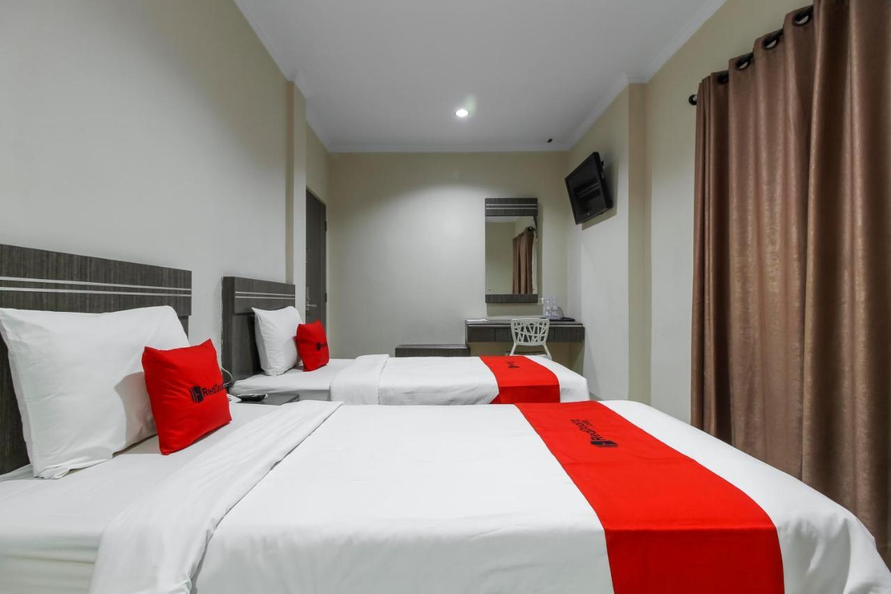 Reddoorz Plus Syariah @ Jalan Sriwijaya Медан Экстерьер фото