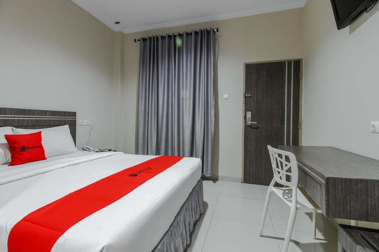 Reddoorz Plus Syariah @ Jalan Sriwijaya Медан Экстерьер фото
