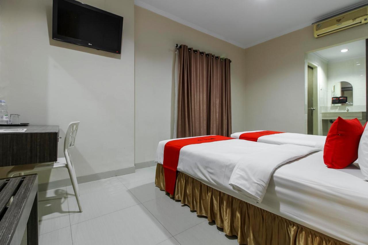 Reddoorz Plus Syariah @ Jalan Sriwijaya Медан Экстерьер фото