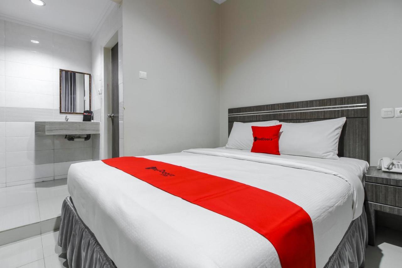 Reddoorz Plus Syariah @ Jalan Sriwijaya Медан Экстерьер фото