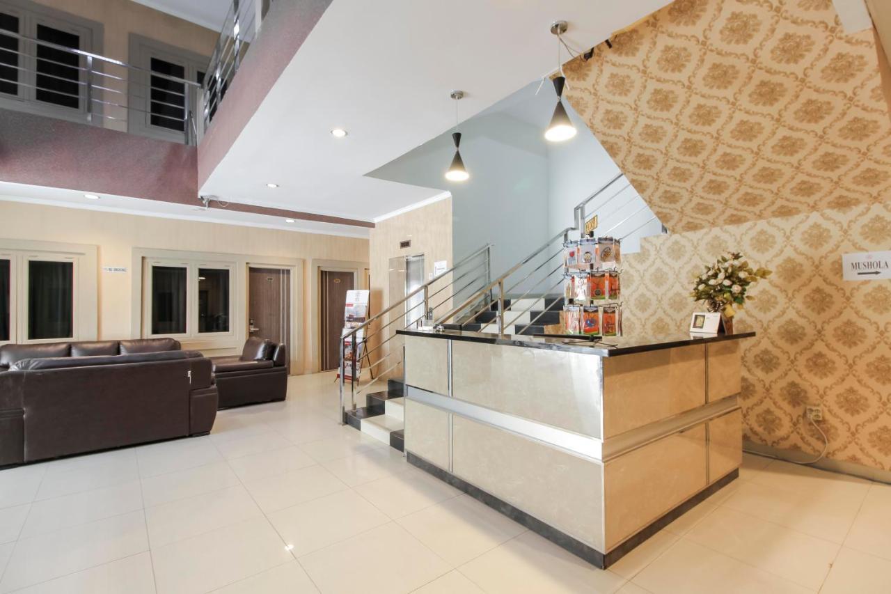 Reddoorz Plus Syariah @ Jalan Sriwijaya Медан Экстерьер фото