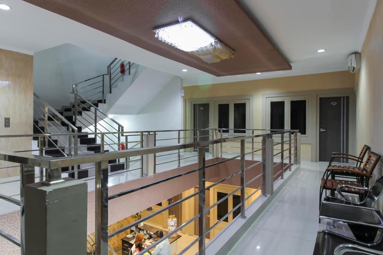 Reddoorz Plus Syariah @ Jalan Sriwijaya Медан Экстерьер фото