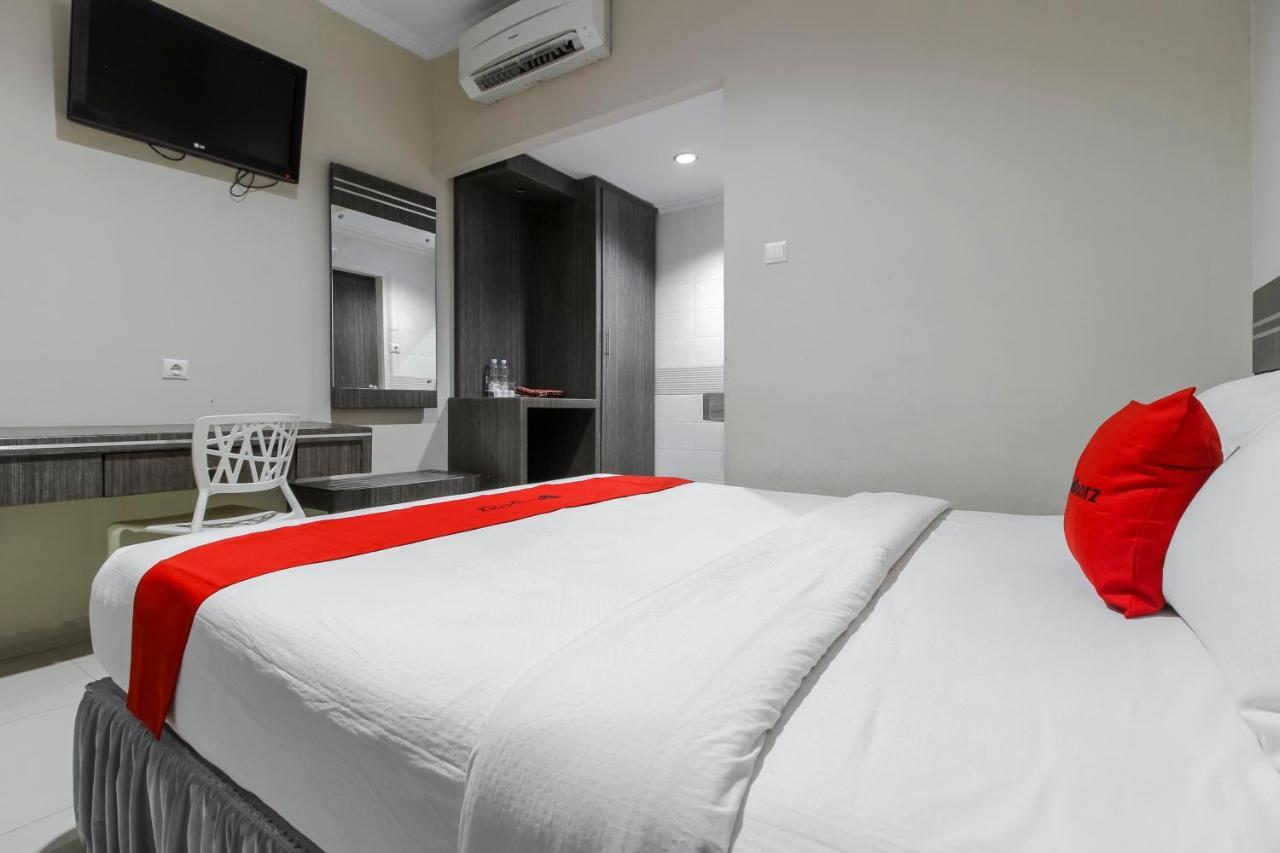 Reddoorz Plus Syariah @ Jalan Sriwijaya Медан Экстерьер фото