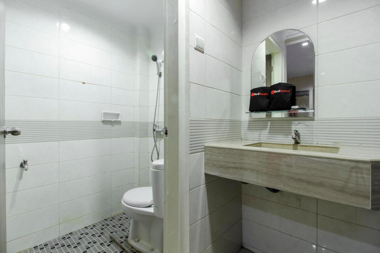 Reddoorz Plus Syariah @ Jalan Sriwijaya Медан Экстерьер фото