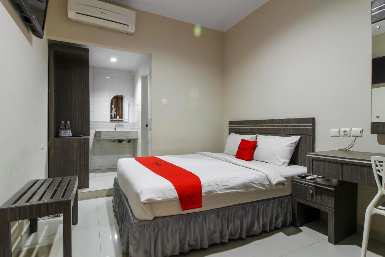 Reddoorz Plus Syariah @ Jalan Sriwijaya Медан Экстерьер фото