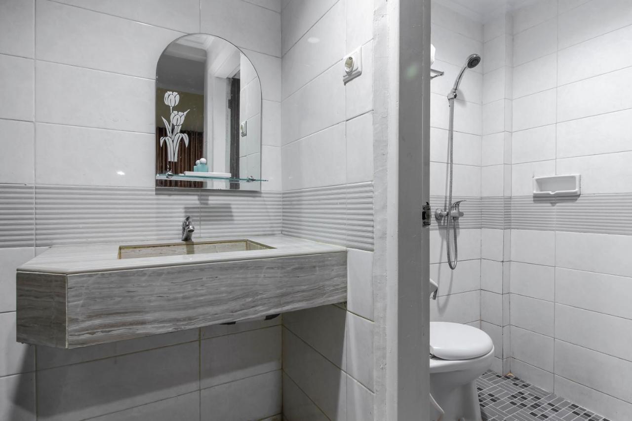 Reddoorz Plus Syariah @ Jalan Sriwijaya Медан Экстерьер фото