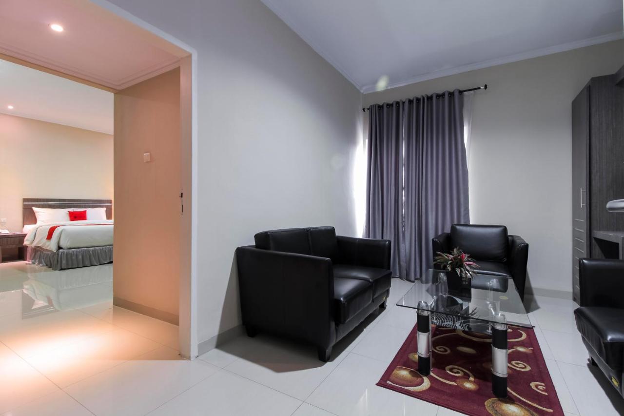 Reddoorz Plus Syariah @ Jalan Sriwijaya Медан Экстерьер фото