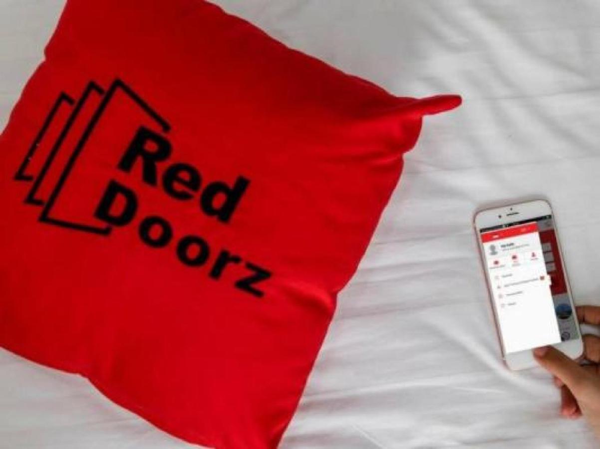 Reddoorz Plus Syariah @ Jalan Sriwijaya Медан Экстерьер фото
